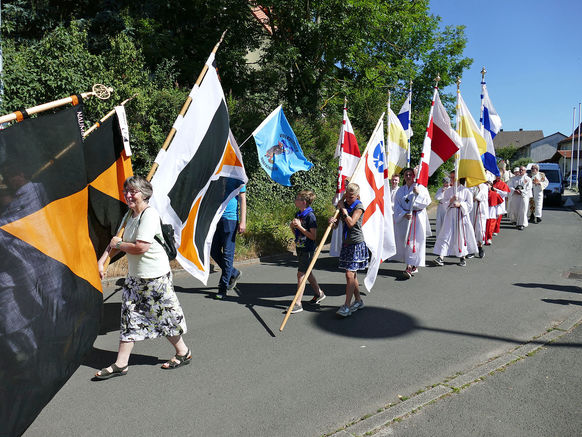 Festgottesdienst zum 1.000 Todestag des Heiligen Heimerads auf dem Hasunger Berg (Foto: Karl-Franz Thiede) Festgottesdienst zum 1.000 Todestag des Heiligen Heimerads auf dem Hasunger Berg (Foto: Karl-Franz Thiede)
